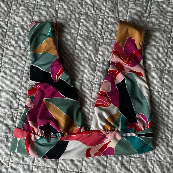 Billabong swimsuit top S - Picture 3 of 4